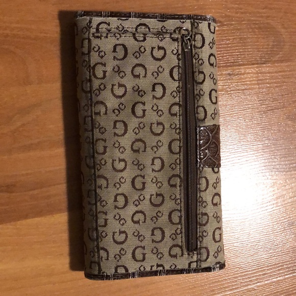 Guess ladies Brown/Tan wallet - Picture 6 of 6